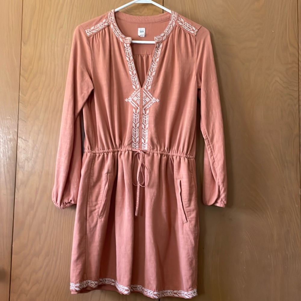 🩷 GAP Embroidered Dress 🩷